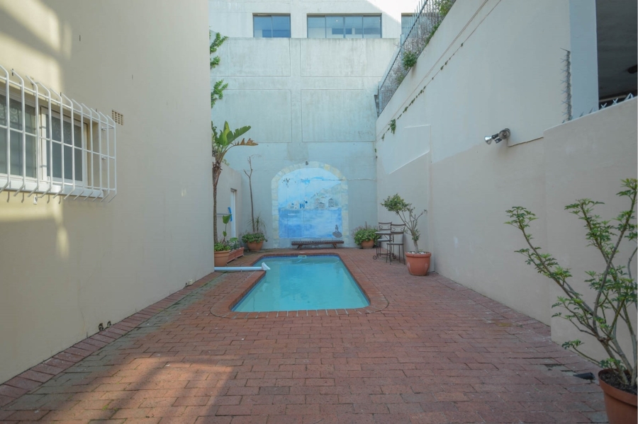 2 Bedroom Property for Sale in Sea Point Western Cape